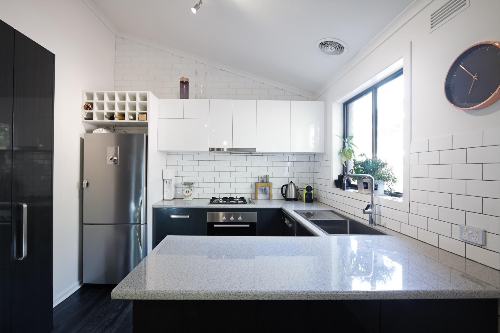 Renovation de cuisine par Ateliers et rénovation Balmac